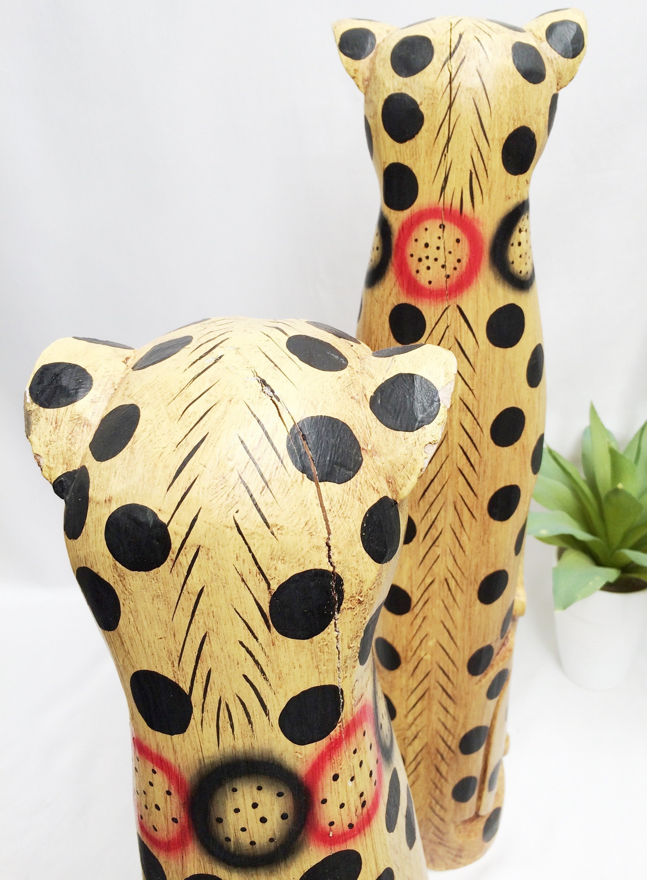 Spotted Cheetah Leopard Cat Sculpture | eXibit collection