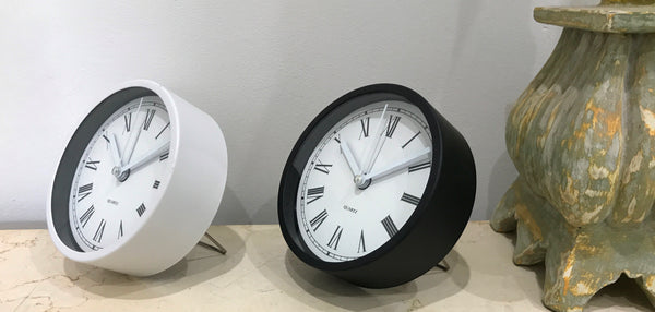Modern Round Quartz Desk Clock with Alarm | eXibit collection