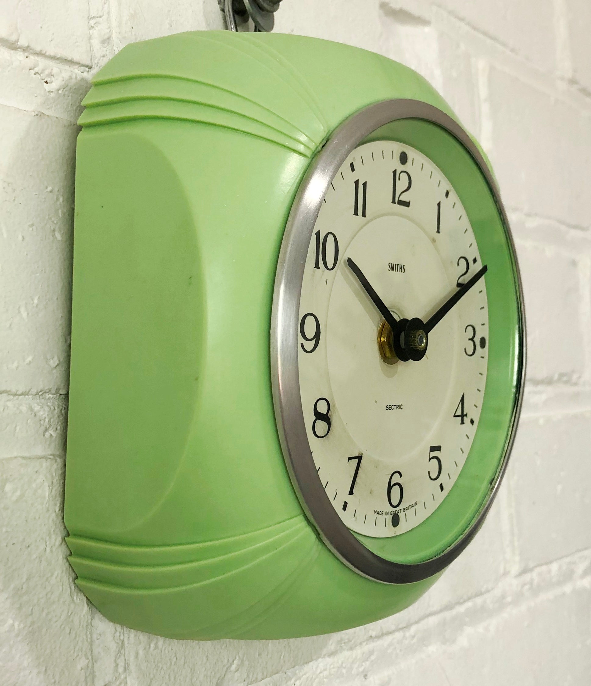 Vintage SMITHS Sectric Bakelite Battery Wall Clock | eXibit collection