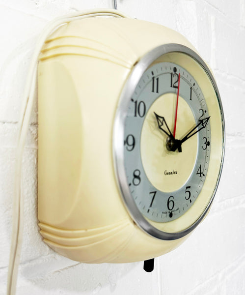   Vintage GENALEX Bakelite Electric Sweeping Wall Clock 