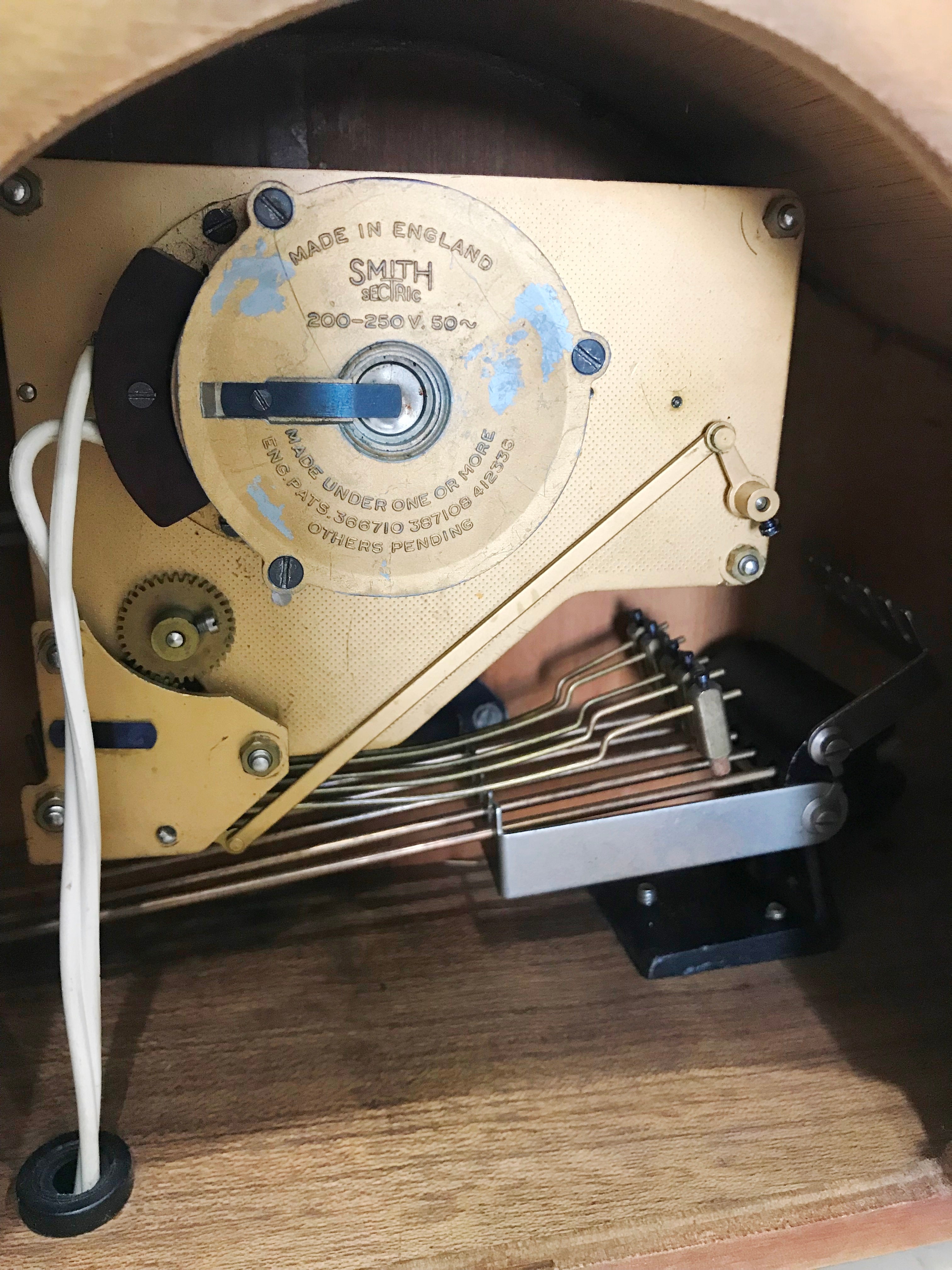 Vintage Electric Mantel Clock | eXibit collection